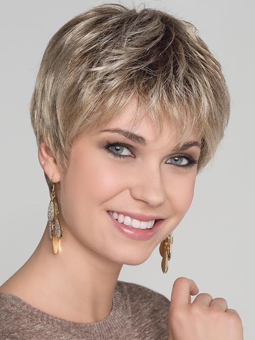 BO MONO by ELLEN WILLE in SANDY-BLONDE-ROOTED | Medium Honey Blonde, Light Ash Blonde, and Lightest Reddish Brown blend with Dark Rooted