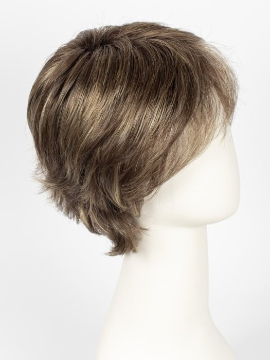 SS8/25 SHADED GOLDEN WALNUT | Rich Medium Brown Evenly Blended with Golden Blonde Highlights with dark roots