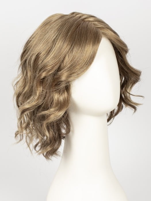 10/26TT FORTUNE COOKIE | Light Brown and Medium Red-Gold Blonde Blend with Light Brown Nape