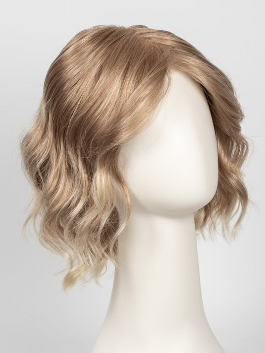 27T613F | Medium Red-Gold Blonde and Pale Nat Gold Blonde Blend with Pale Tips and Medium Red-Gold Blonde Nape