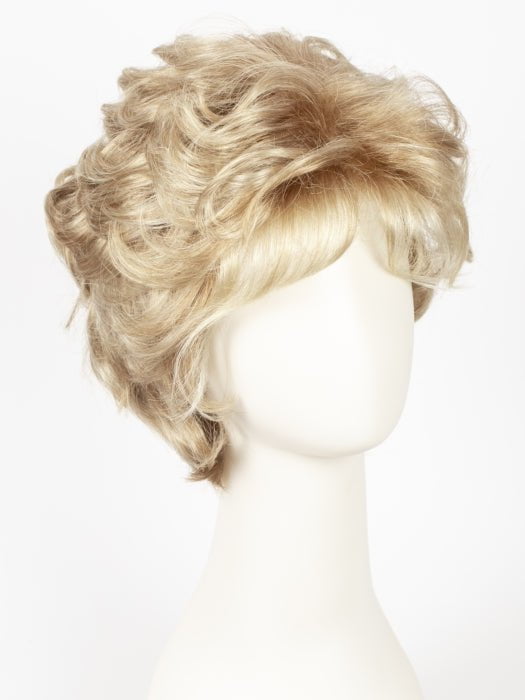 GL14-22SS SS SANDY BLONDE | Dark golden blonde base blends into multi-dimensional tones of medium gold blonde and light beige blonde