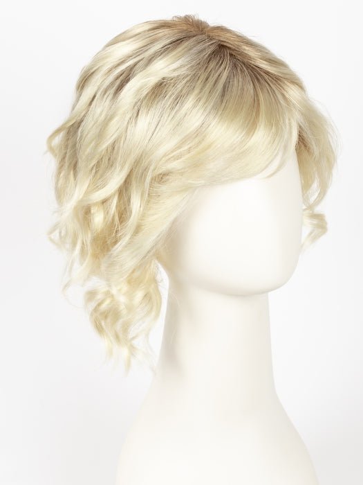 GL613-88SS CHAMPAGNE BLONDE | Dark golden blonde base blends into light golden blonde with glints of platinum blonde.