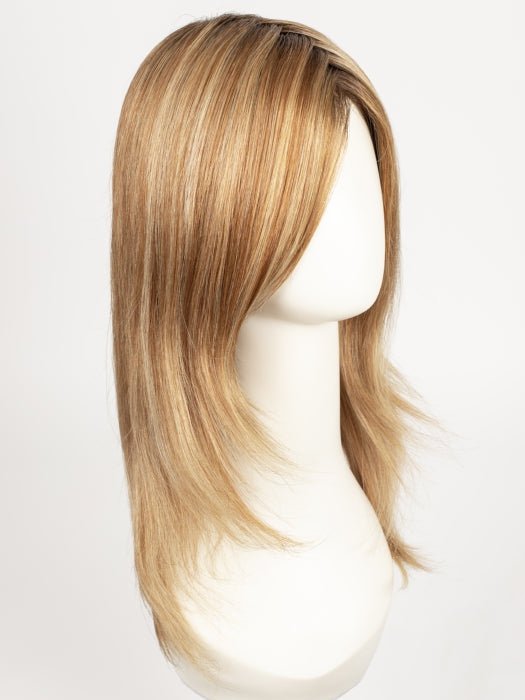HAZLENUT-CREAM | Soft Brown Root Tone, Warm Golden Blond Base with Soft Creamy Highlights.