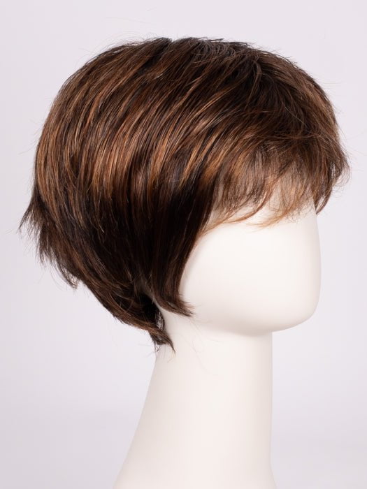 SS8/29 SHADED HAZELNUT | Rich Medium Brown Evenly Blended with Ginger Blonde Highlights with dark roots
