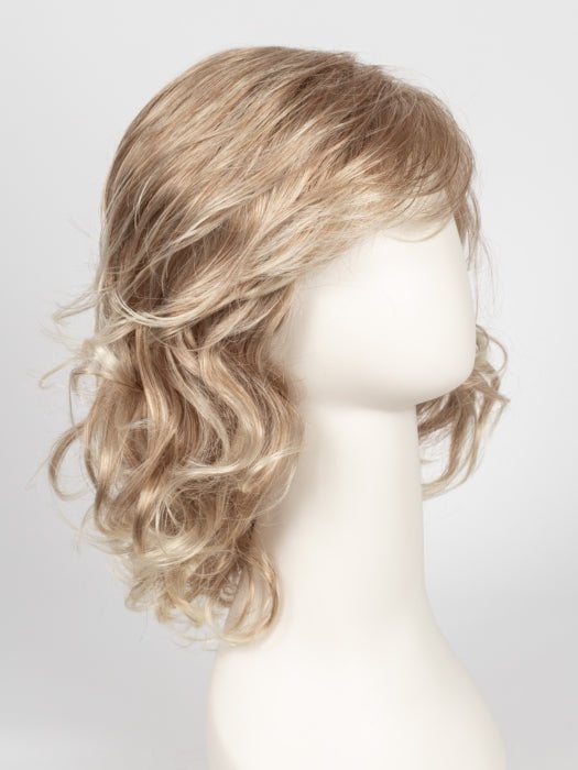 27T613F | Medium Red-Gold Blonde and Pale Nat Gold Blonde Blend with Pale Tips and Medium Red-Gold Blonde Nape