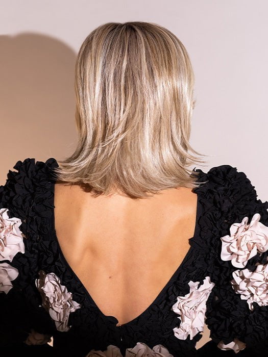 Roxie wearing BIG TIME by RAQUEL WELCH in RL19/23SS SHADED BISCUIT | Light Ash Blonde Evenly Blended with Cool Platinum Blonde with Dark Roots