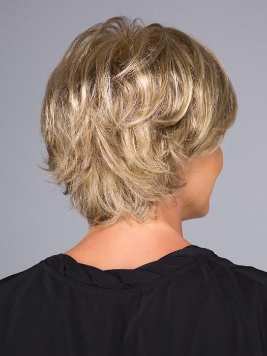 Tapered layers from the crown to the neckline | Color: GL15-26
