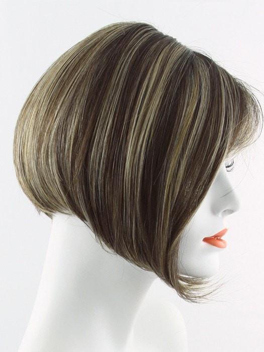SS8/25 SHADED GOLDEN WALNUT | Rich Medium Brown Evenly Blended with Golden Blonde Highlights with dark roots