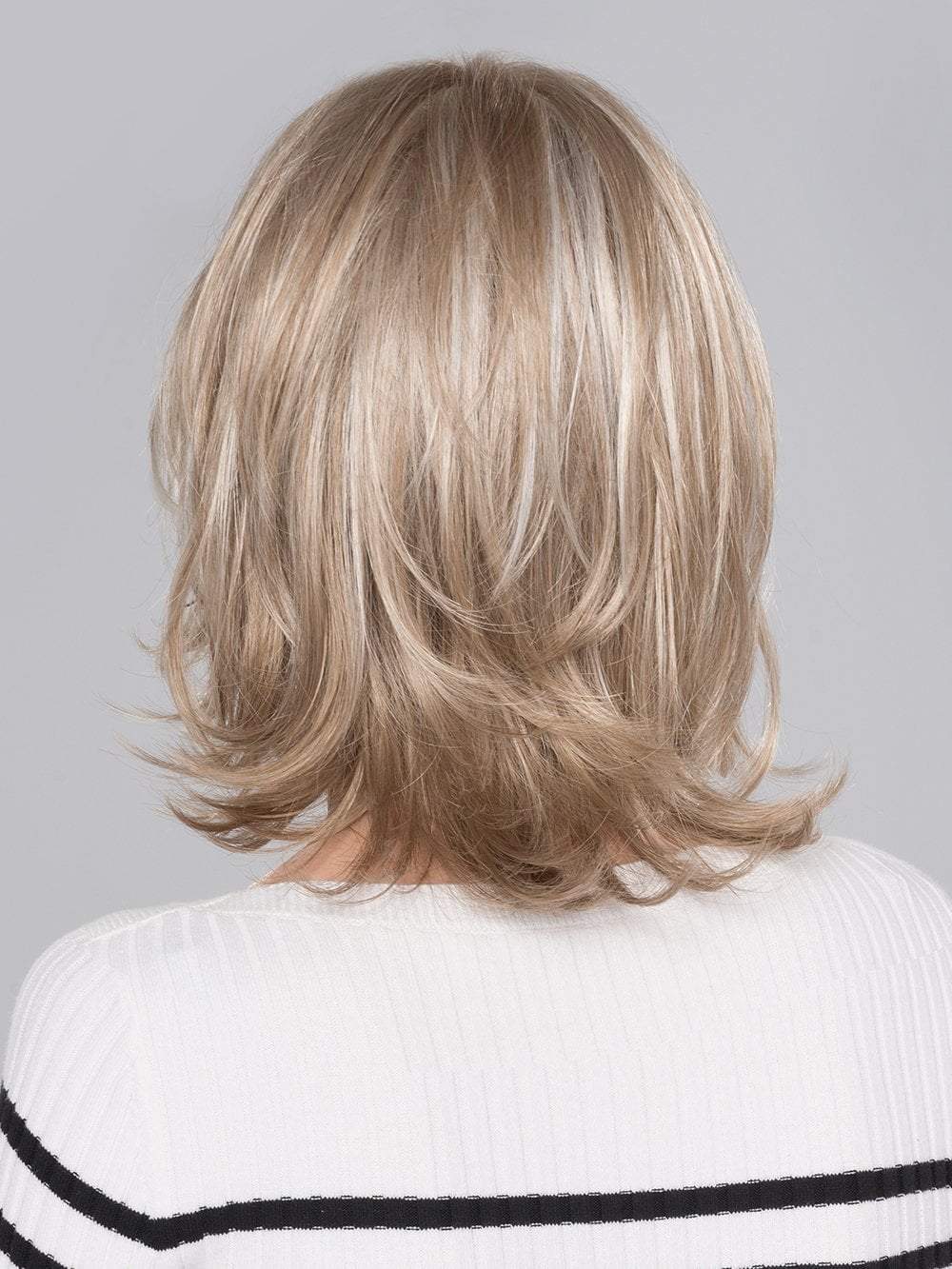 The sides and back are made of wefting to promote a cool, comfortable wear all day