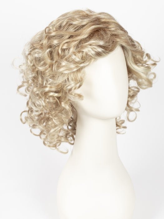 GL14-22SS SANDY BLONDE | Dark Golden Blonde base blends into multi-dimensional tones of Medium Gold Blonde and Light Beige Blonde