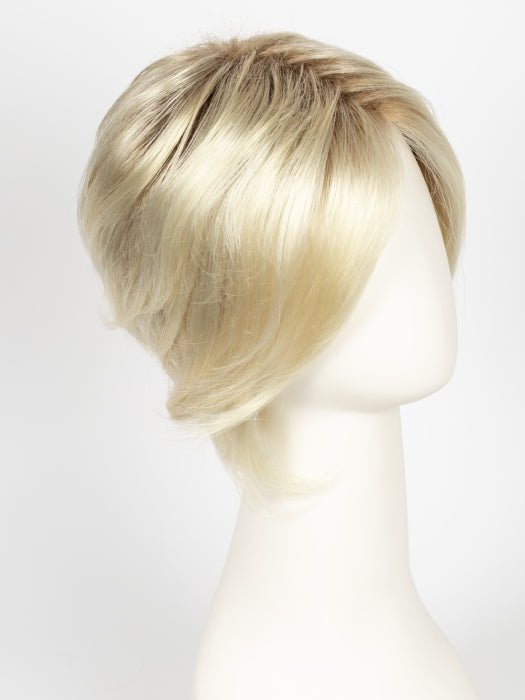 GL613-88SS CHAMPAGNE BLONDE | Dark golden blonde base blends into light golden blonde with glints of platinum blonde.