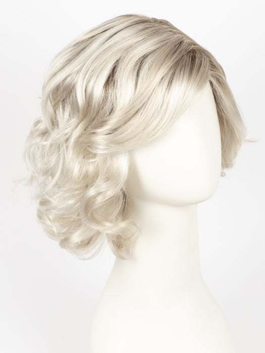 GL23-101SS SS SUN-KISSED BEIGE | Dark golden blonde base blends into multi-dimensional tones of lightest beige blonde