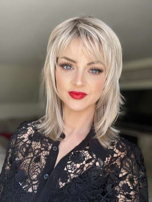 Sandy @i_be_wiggin wearing KARI by ENVY BY ALAN EATON in color PLATINUM SHADOW | Light Blonde with Dark Roots