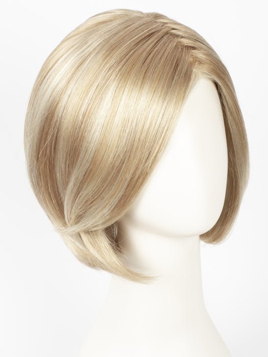 GL14-22SS SS SANDY BLONDE | Dark golden blonde base blends into multi-dimensional tones of medium gold blonde and light beige blonde