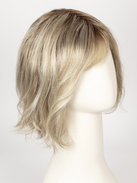 LIGHT-CHAMPAGNE-ROOTED | Platinum Blonde, Light Golden Blonde, Light Ash Blonde blend and Dark Roots