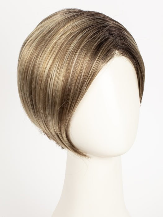 RMH12/26RT4 | Light Brown with chunky Golden Blonde highlights and Dark Brown roots