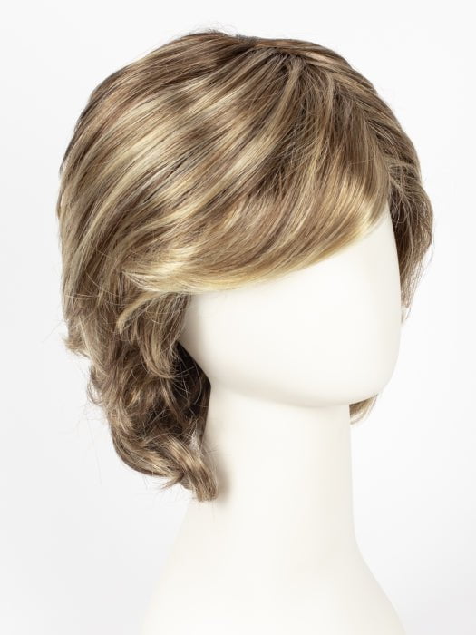 GL11-25SS HONEY PECAN | Chestnut Brown base blends into multi-dimensional tones of Brown and Golden Blonde