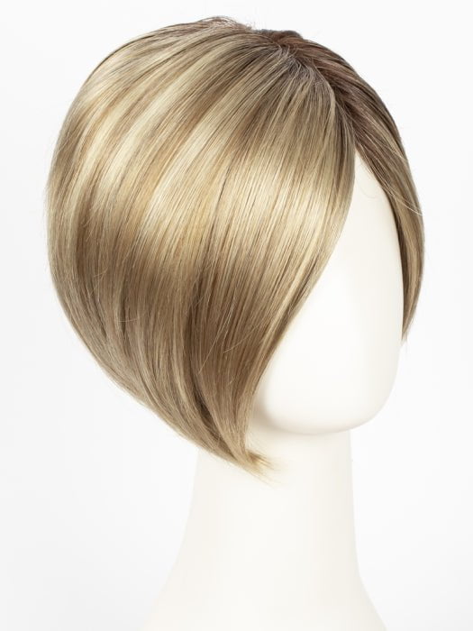 CREAMY-TOFFEE-R | Rooted Dark Blonde Evenly Blended with Light Platinum Blonde and Light Honey Blonde