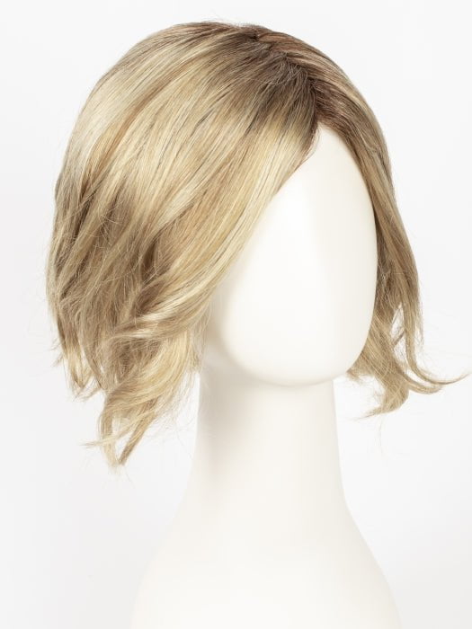 CREAMY-TOFFEE-R | Rooted Dark Blonde Evenly Blended with Light Platinum Blonde and Light Honey Blonde