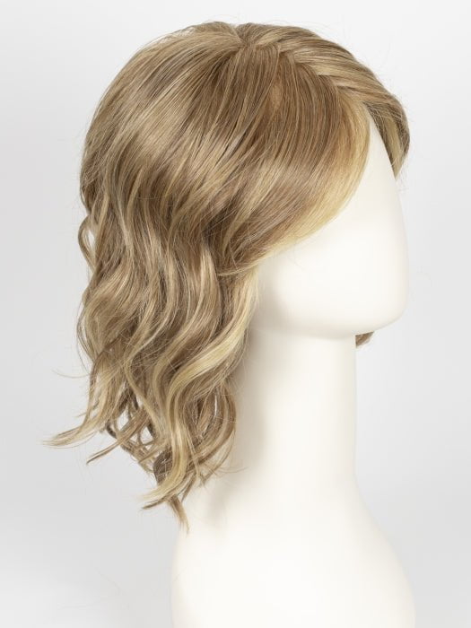 RL13/88 Golden Pecan | Neutral Medium Blonde With Pale Honey Blonde Highlights