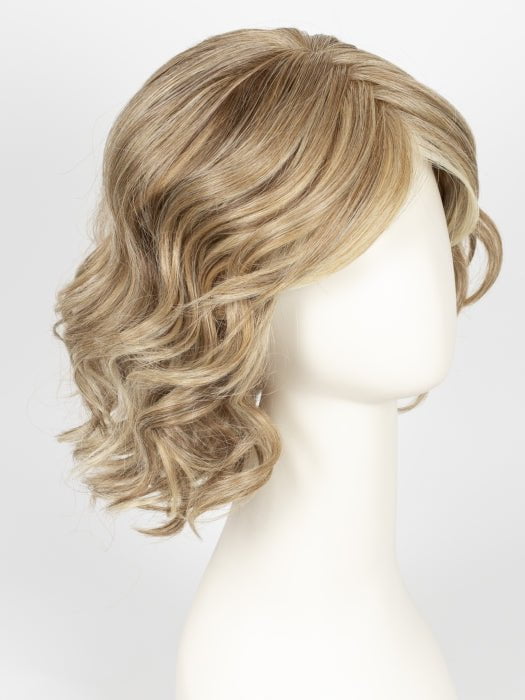 RL16/88 PALE GOLDEN HONEY | Dark Natural Blonde Evenly Blended with Pale Golden Blonde