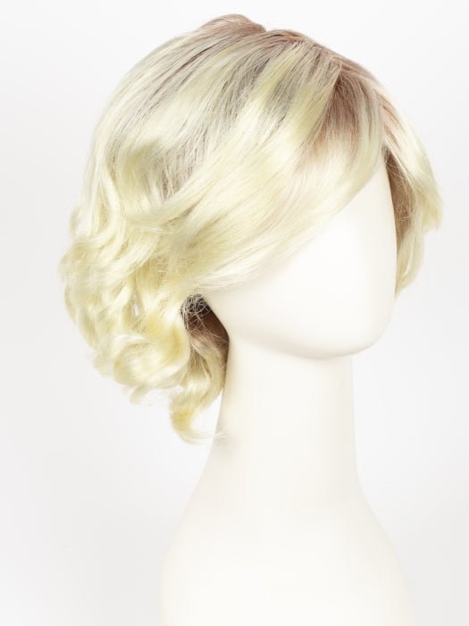 GL613-88SS CHAMPAGNE BLONDE | Dark Golden Blonde base blends into Light Golden Blonde with glints of Platinum Blonde