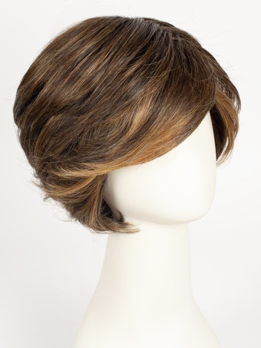 SS8/29 SHADED HAZELNUT | Rich Medium Brown Evenly Blended with Ginger Blonde Highlights with dark roots