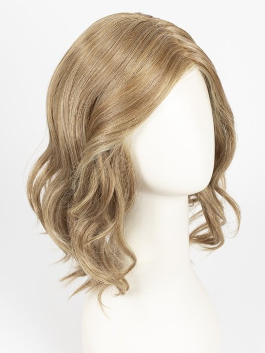 RL13/88 GOLDEN PECAN | Neutral Medium Blonde With Pale Honey Blonde Highlights