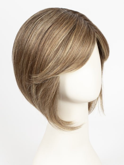 RL11-25SS SHADED HONEY PECAN | Chestnut Brown base blends into multi-dimensional tones of Brown and Golden Blonde