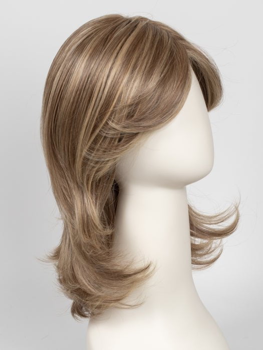 RL13/88 | GOLDEN PECAN | Dark Golden Blonde Evenly Blended with Pale Blonde