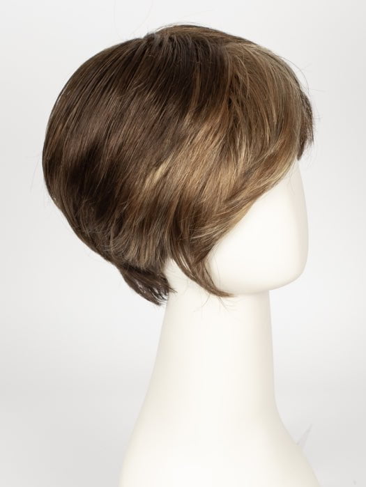 MOCCA LIGHTED | Light Brown base with Light Caramel highlights on the top only, darker at the nape