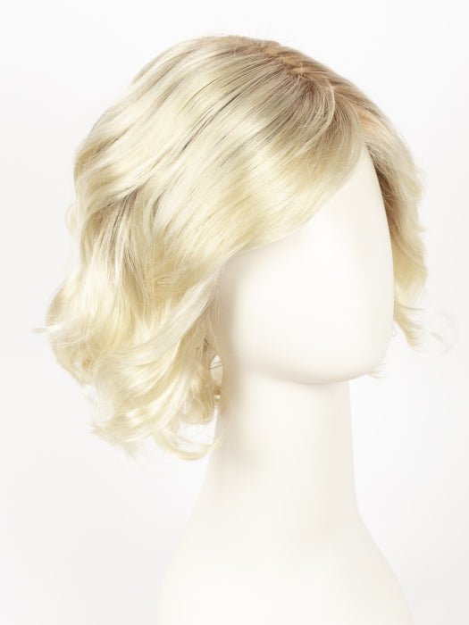 GL613-88SS CHAMPAGNE BLONDE | Dark golden blonde base blends into light golden blonde with glints of platinum blonde.