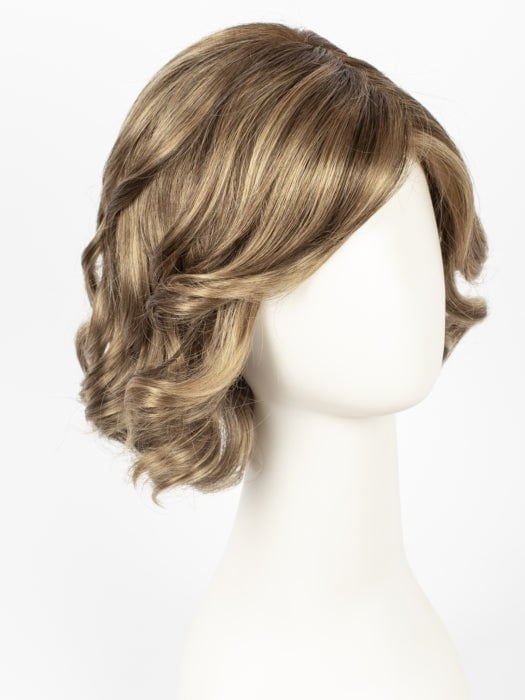 GL14-16SS SS HONEY TOAST | Chestnut brown base blends into multi-dimensional tones of medium brown and dark golden blonde.