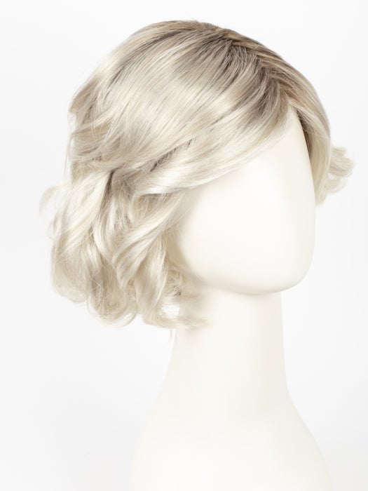 GL23-101SS SS SUN-KISSED BEIGE | Dark golden blonde base blends into multi-dimensional tones of lightest beige blonde