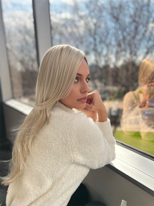 Roxie wearing Angelica PM by Noriko in CHAMPAGNE-R | Rooted Dark with Platinum Blonde
