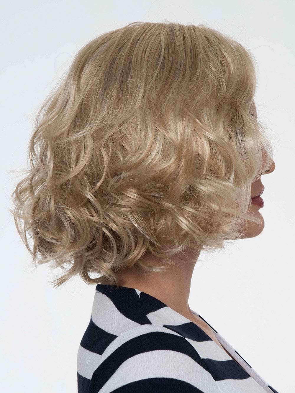 Embraces that retro glam look in this bouncy, mid-length "bob."