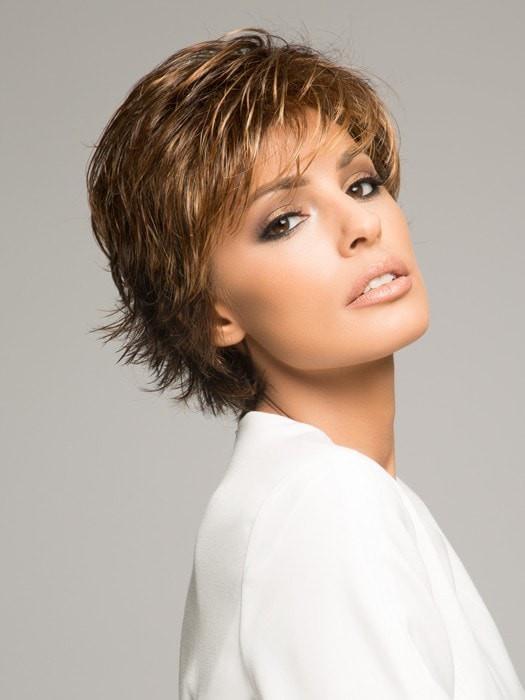 Raquel Welch VOLTAGE in R829S+ GLAZED HAZELNUT |  Rich Medium with Ginger Highlights on Top
