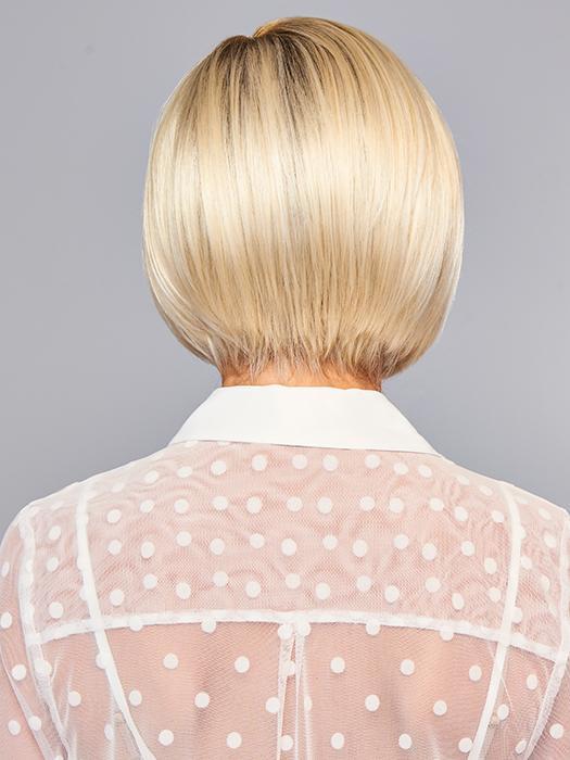 GL613-88SS CHAMPAGNE BLONDE | Dark Golden Blonde base blends into Light Golden Blonde with glints of Platinum Blonde