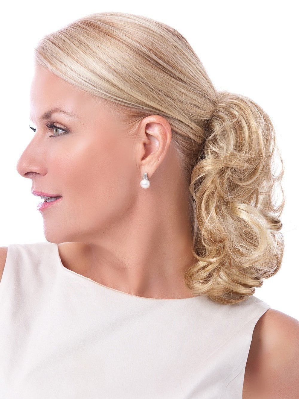 Add a cascade of big, beautiful and full-bodied curls