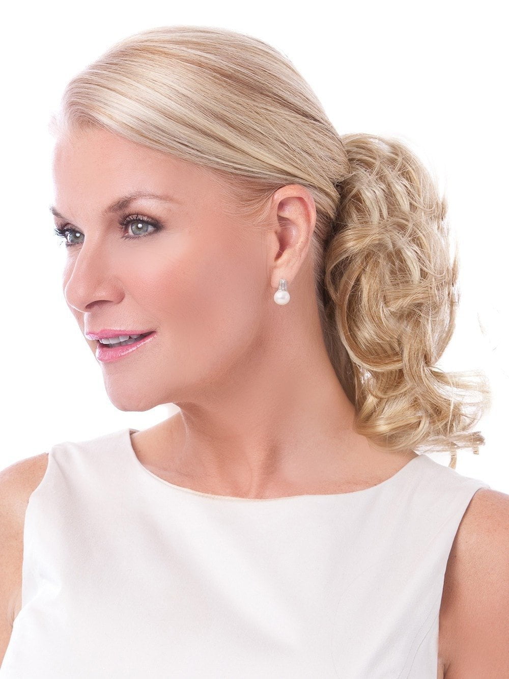 WONDERFULLY CURLY CANDO COMBS by Toni Brattin in 931 MEDIUM BLONDE | Golden blonde with lighter blonde highlights