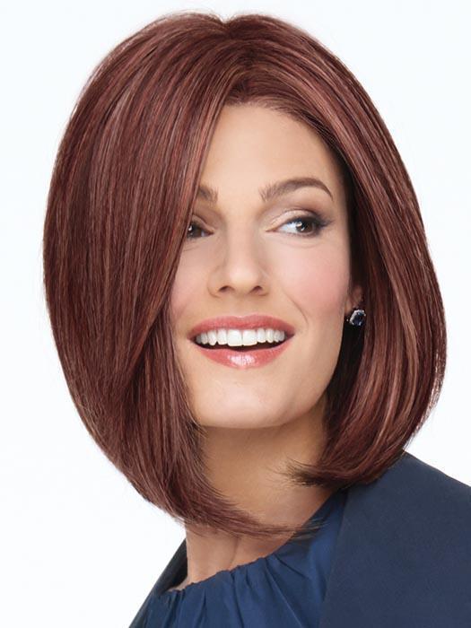 This on-trend cut features shorter, razor cut lengths that caress the nape and lead to a clavicle length in the front