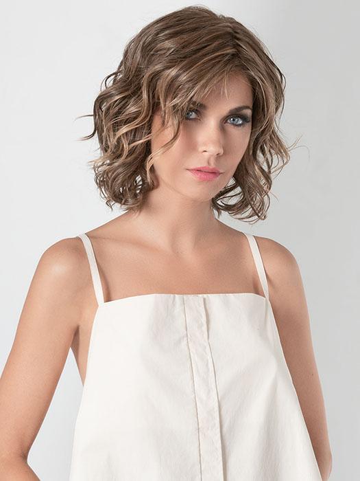 The extended lace front and monofilament top make this style look effortlessly natural