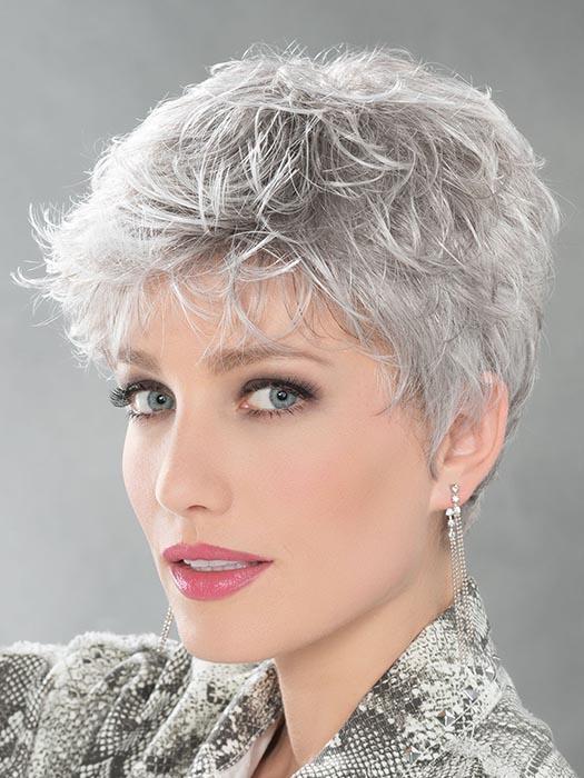 The soft layers all over create a feminine touch to this timeless elegant look