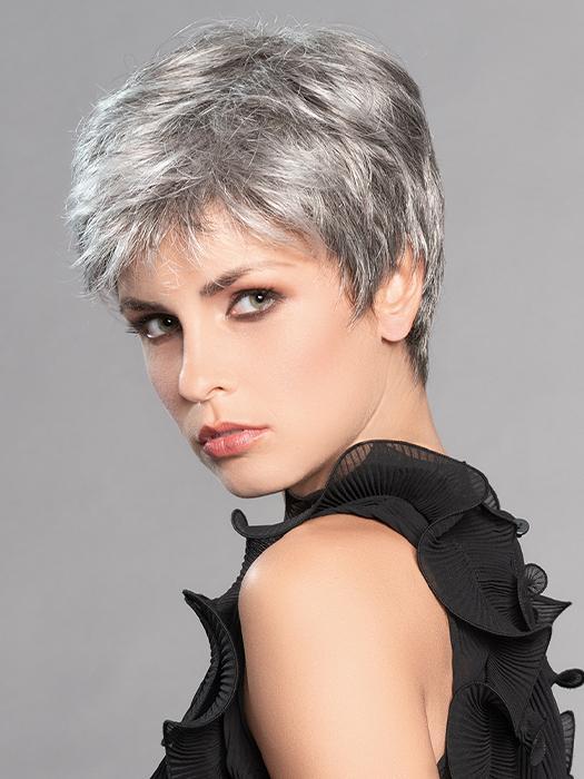 The hand-tied mono crown gives the perfect lift in the crown area with soft wispy bangs