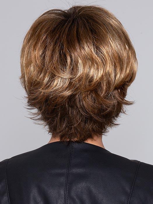 With perfect cut layers and a no-fuss style, you can call this a shake and go piece. No worries, your hair will look great from every angle. 